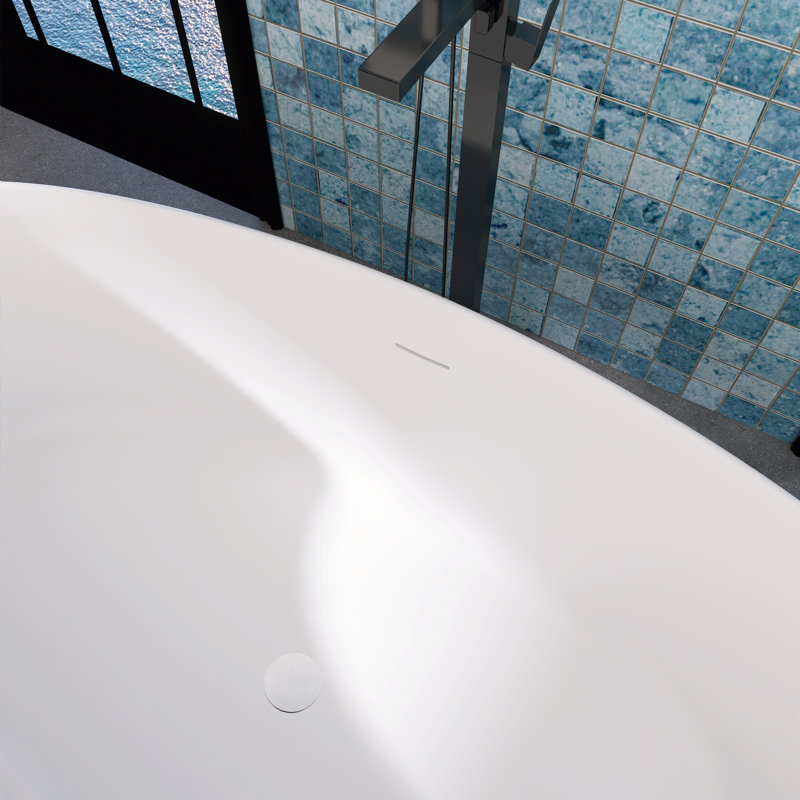 Baignoire de trempage autoportante à surface solide de 67 po x 33 po avec drain central en blanc mat