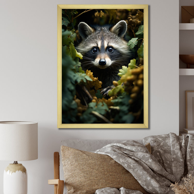 Curious Raccoon Collage VI - impression, H 40 po x l 30 po, Encadrement doré