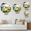 Oiseau bleu et jaune dans la nature - Horloge murale traditionnelle-93602250