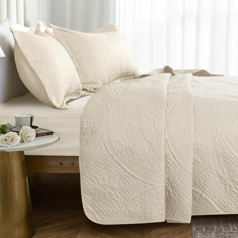 Lightweight Summer Bedspreads - 3 Piece Oversized Quilt Set - Reversible Coverlet Set - King Size, Cream Floral