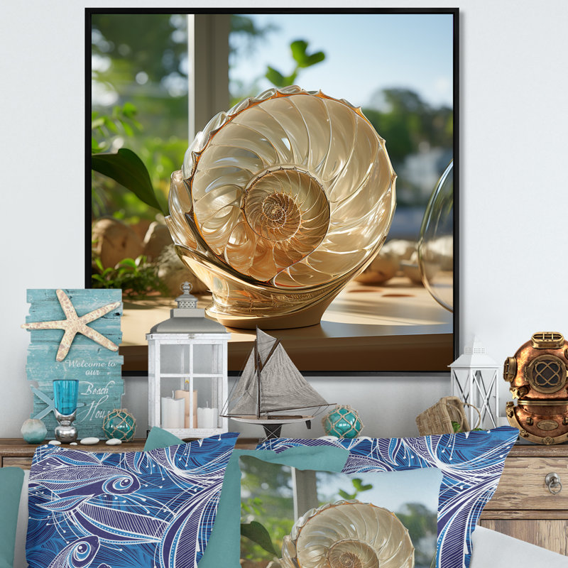 Seashell Treasures Vase sur toile, H 16 po x l 16 po x P 1 po, Cadre flottant noir