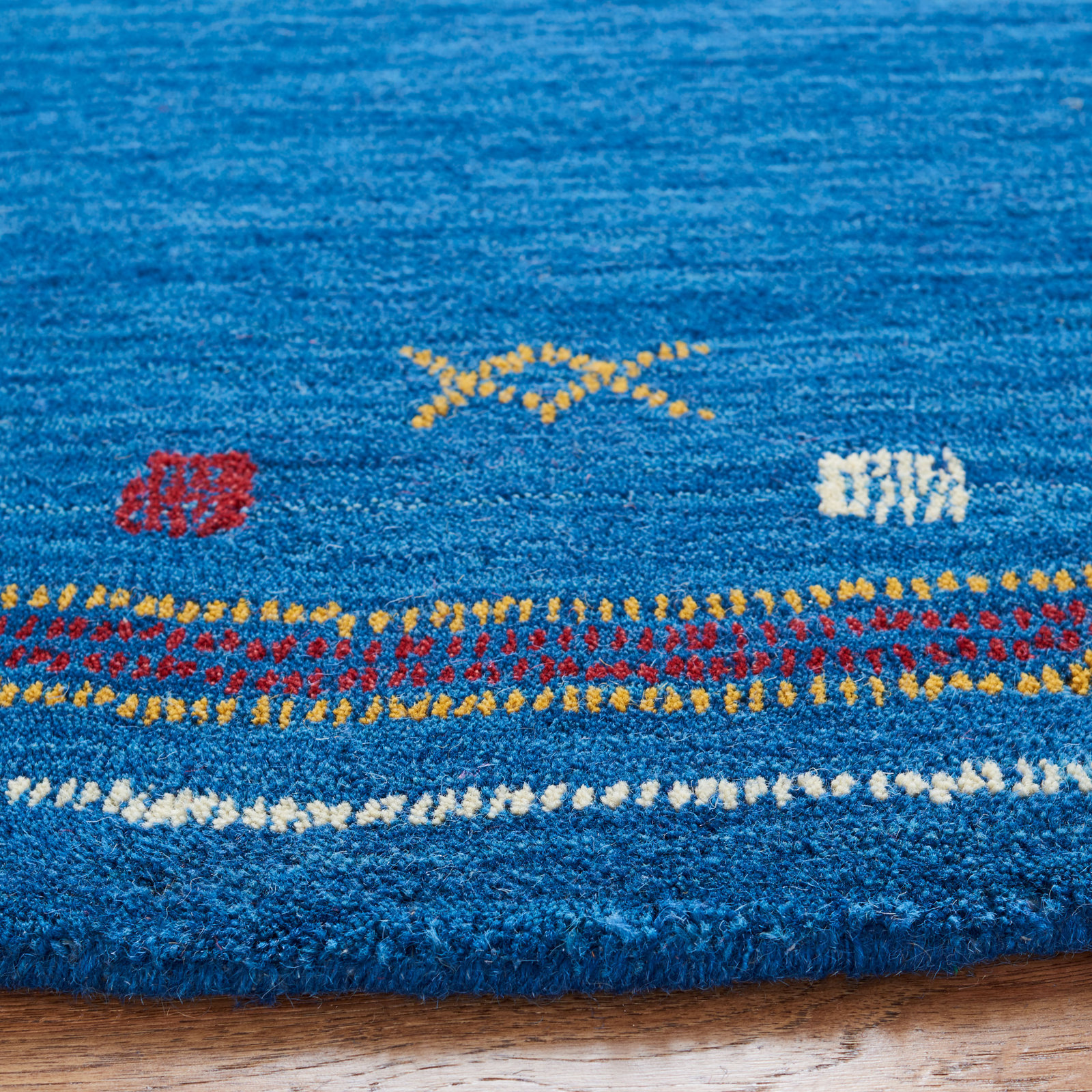 Danette Blue Southwestern Hand-Loomed Wool Rug, Round 4'
