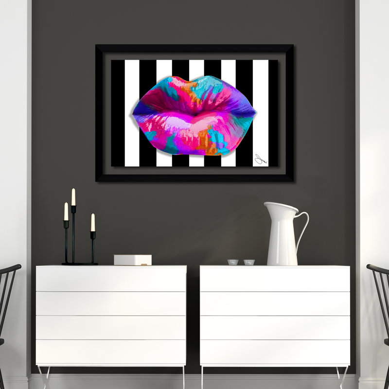 «Pucker Up», impression, H 33,5 po x l 49,5 po x P 1 po, Cadre noir