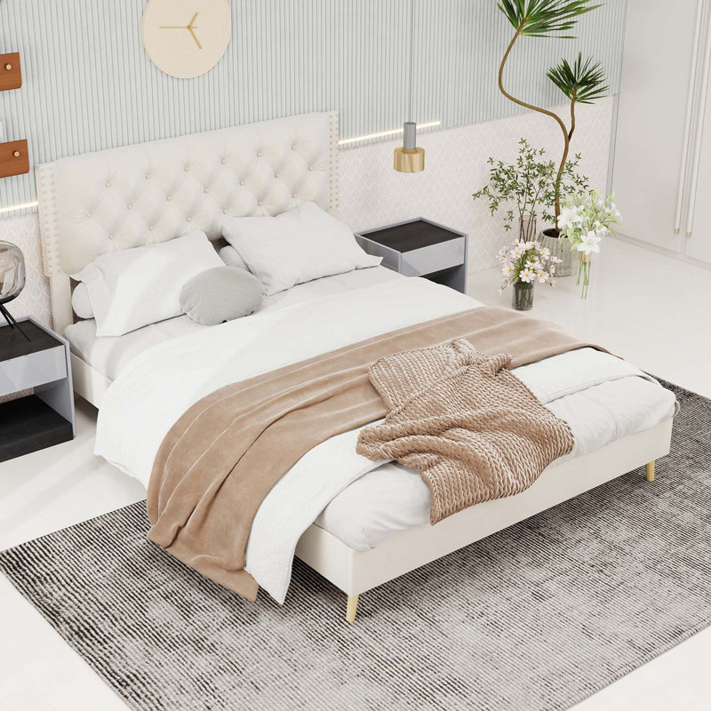 Lit rembourré en velours de luxe avec tête de lit capitonnée pour un sommeil paisible, Beige
