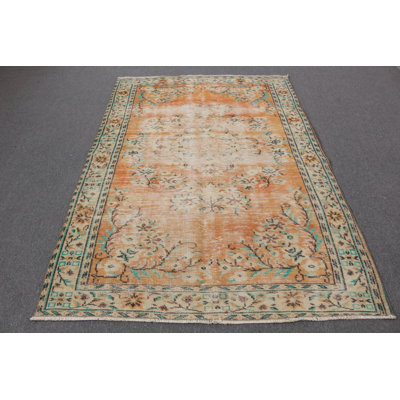 Explorez ce tapis rétro turc Oushak exquis idéal pour les espaces intérieurs et les salles à manger bohémiennes