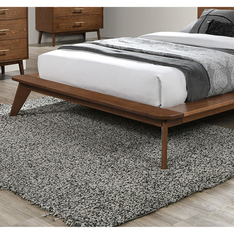 Lit double en bois de noyer massif de style Mid-Century contemporain, tête de lit à panneau, pieds fuselés, cadre de lit en bois moderne avec matelas, plateforme avec tête de lit