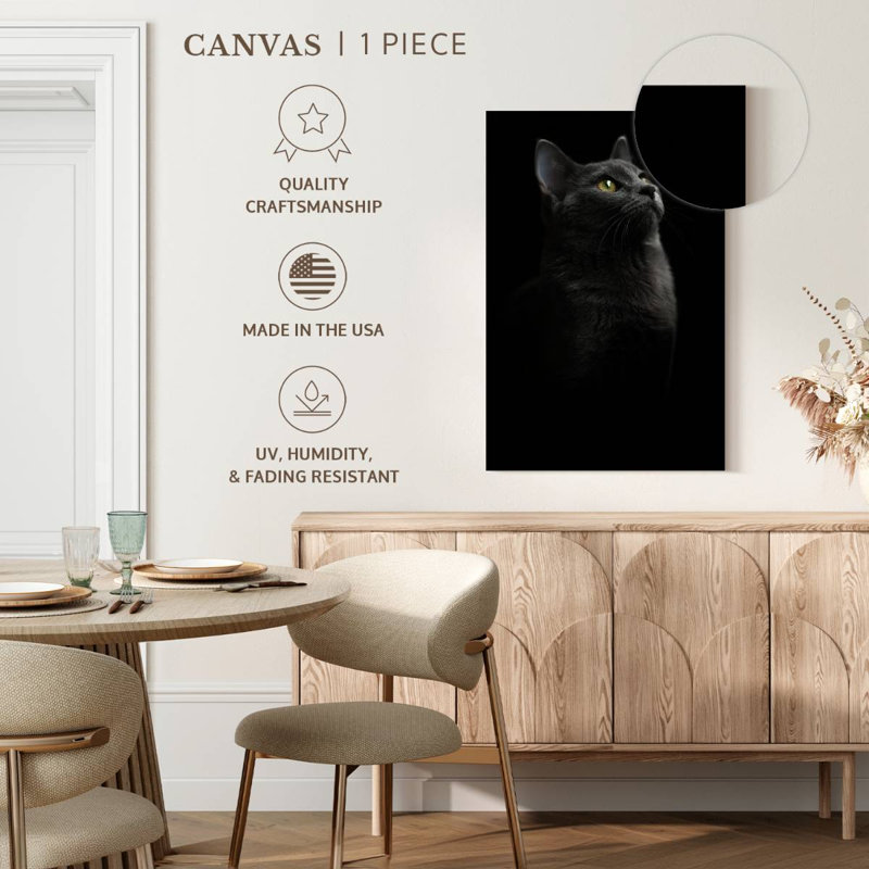 Fier chat noir, H 12 po x l 8 po