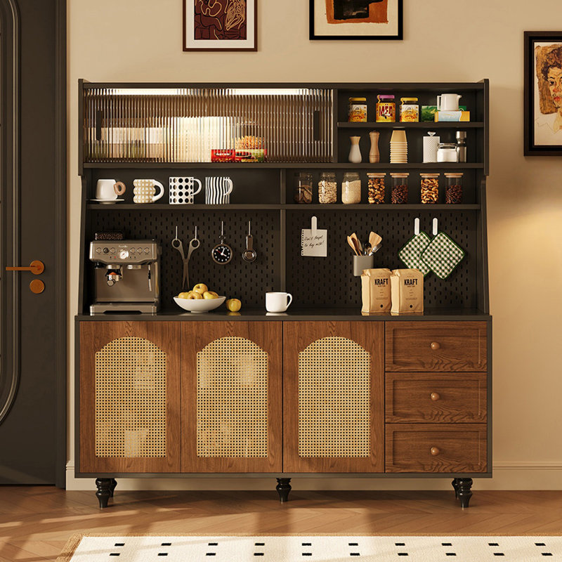 Buffet en noyer massif et bois manufacturé