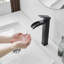 Robinet de lavabo vasque à poignée simple avec drain-109681729