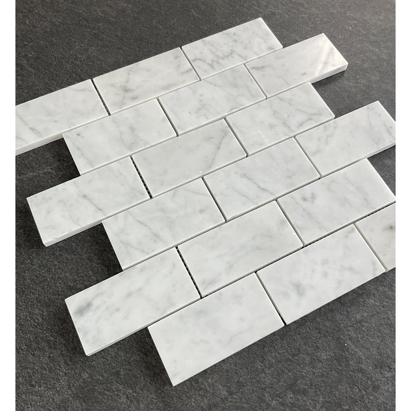 Carreau de mosaïque à joint brique en marbre 2 po x 4 po, Marbre de Carrare blanc