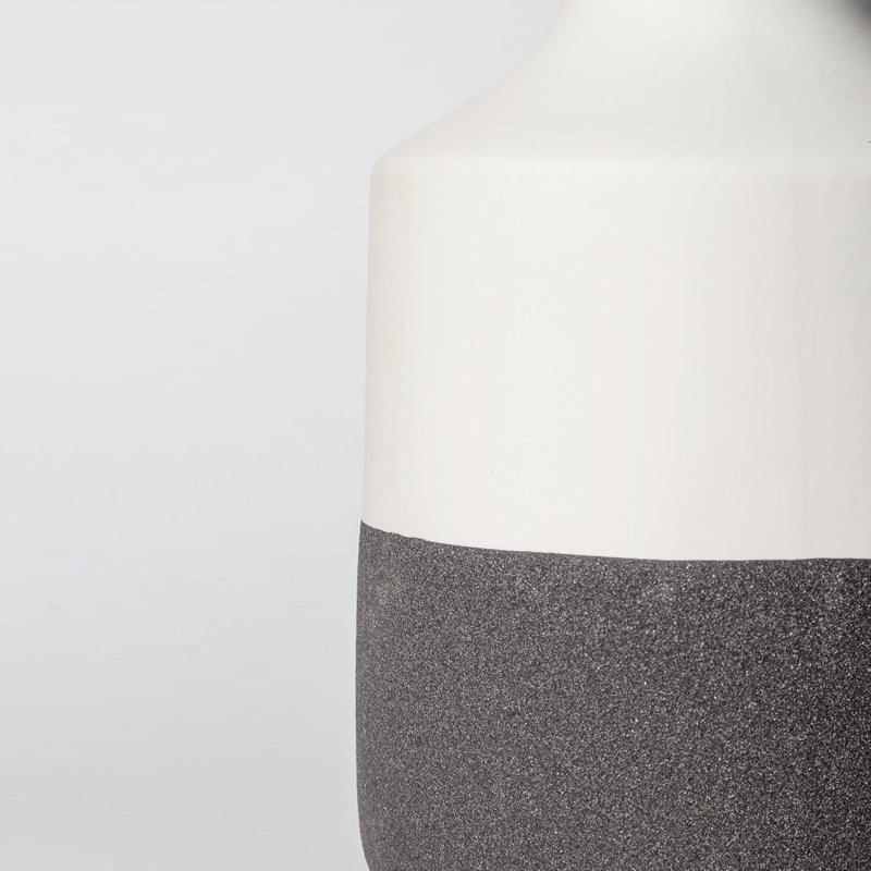 Vase de table intérieur / extérieur 7,5 po Alioth, Noir / blanc
