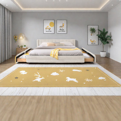 Très grand lit confortable avec revêtement en chenille et tiroirs de rangement