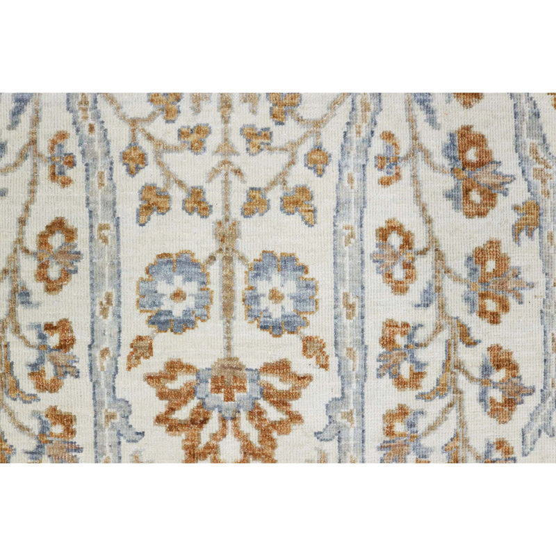 Hand Knotted Wool Area Rug in Beige, Rectangle 5' x 8'