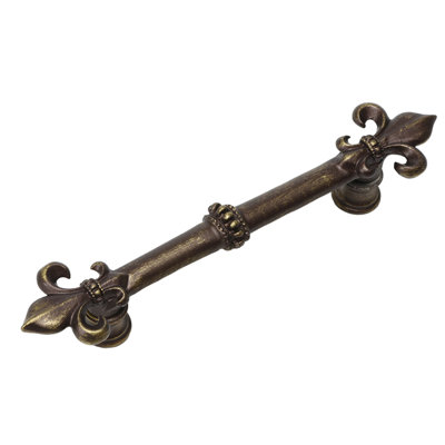 Charlemagne pull with large Fleur De Lysin