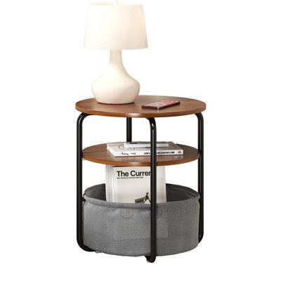 Petite table d'appoint pour petits espaces avec panier de rangement, table de bout ronde, table de chevet à 3 niveaux, table de coin pour salon, chambre à coucher, patio, salle de bain
