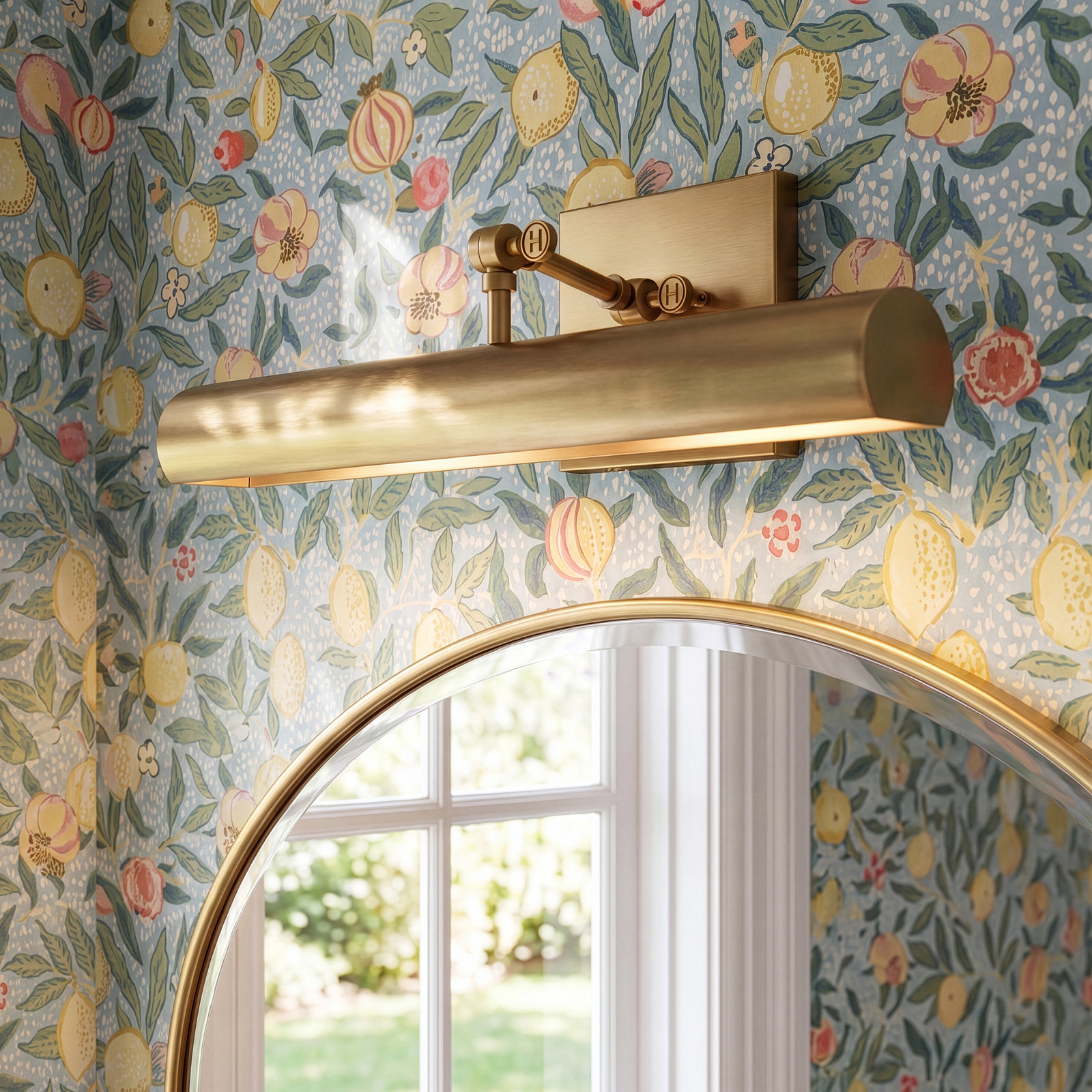 Single Light Armed Sconce, Heritage Brass