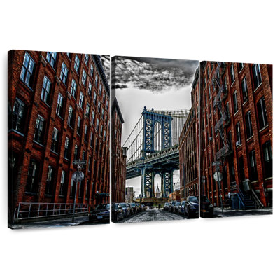 Sireci Manhattan Bridge Seen In Dumbo
