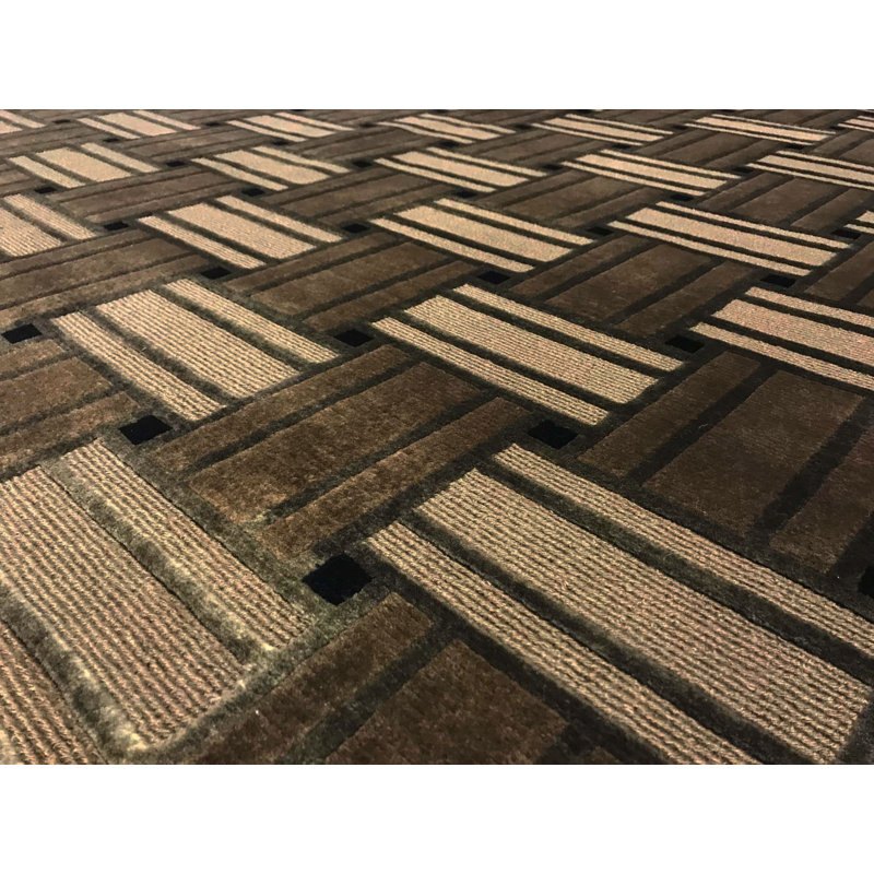 Himalayan Wool Geometric Area Rug in Brown