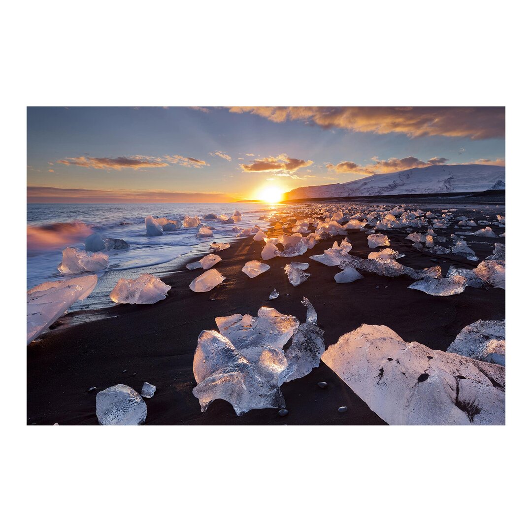 Strukturierte Tapete Ice Chunks on Beach in Iceland 3,2 m x 480 cm