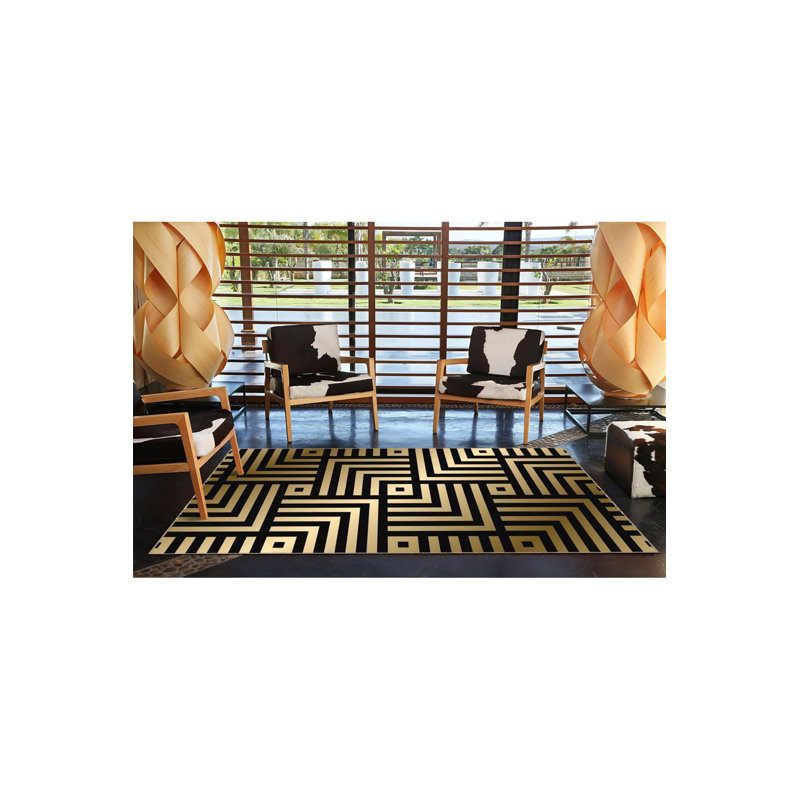 Tapis noir à motif géométrique, Sous-tapis carré 4 pi 11 po inclus
