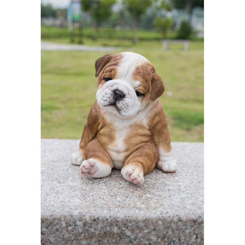 Statue chiot bulldog endormi en position assise, H 7 po x l 6,5 po x P 6,5 po