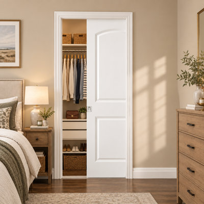 Porte escamotable 36 po x 80 po à 2 panneaux surélevés avec dessus en arche blanche et moulée lisse