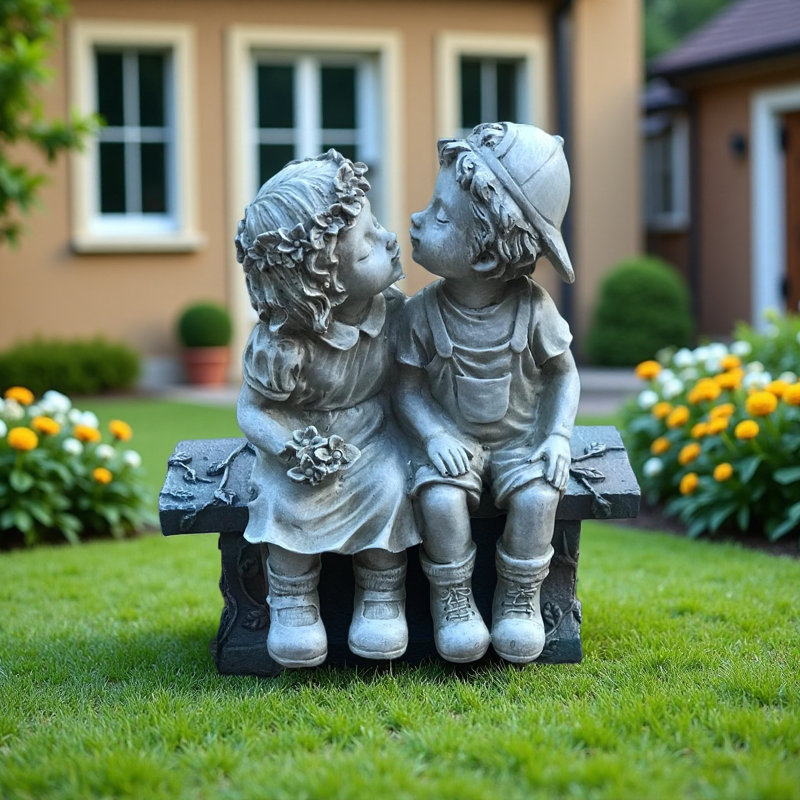 Statue de jardin First Kiss Boy Girl