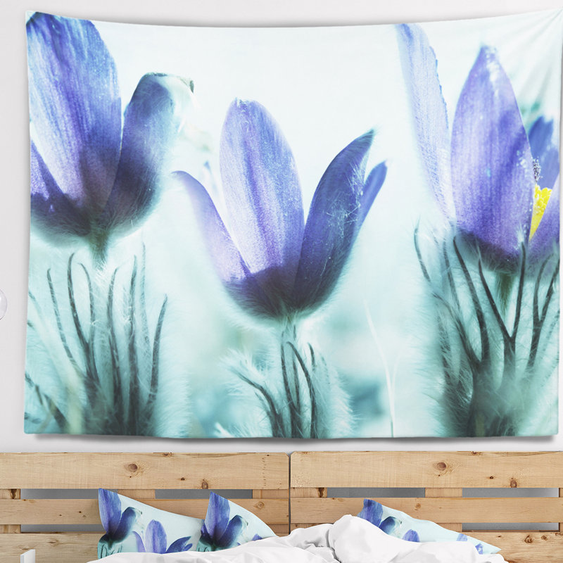 Tapisserie fleurs mauves à gros pétales, H 32 po x l 39 po