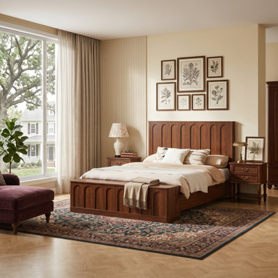 Grand lit plateforme en bois de style Mid-Century avec tête de lit arquée et banc de rangement