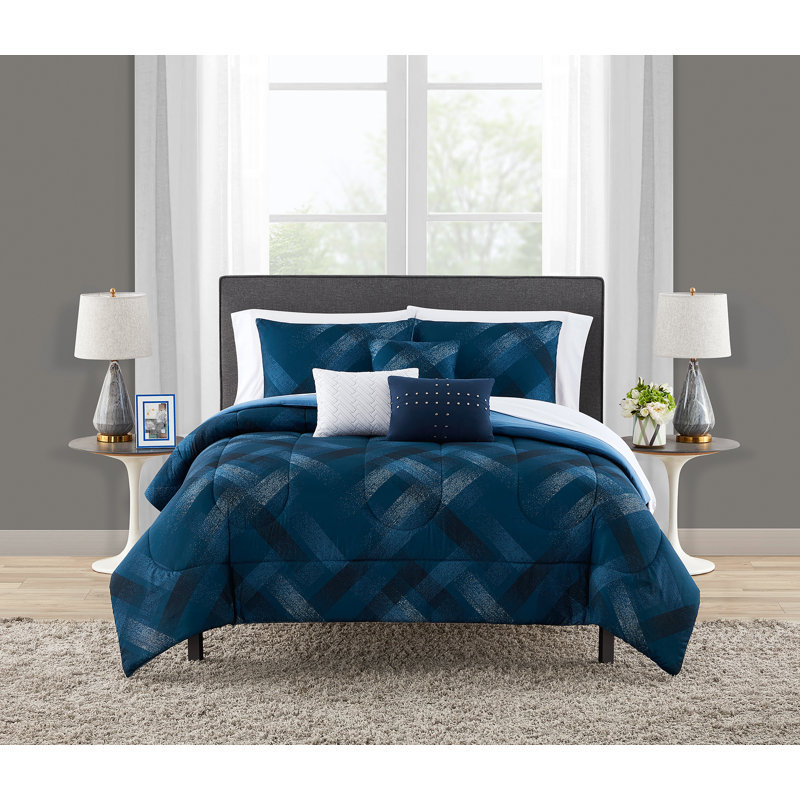 Ishamel Plaid Comforter, Queen Comforter