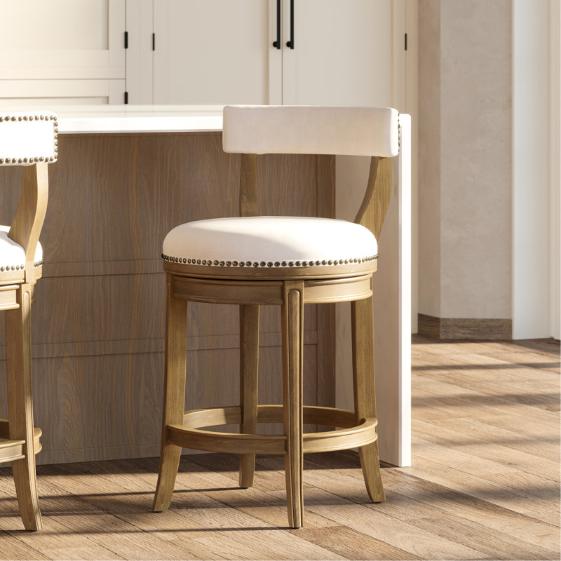 Tabouret de bar 26 po à hauteur de comptoir, tissu en lin et tissu d'ameublement tissé, retour automatique à 180 degrés, finition pacane, siège en similicuir gris, dossier de siège à structure en bois ouvert, garniture cloutée, retour des pieds incurvés