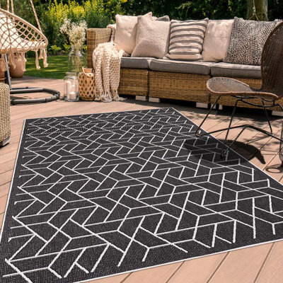 Momea Geometric Hand Woven Indoor / Outdoor Area Rug