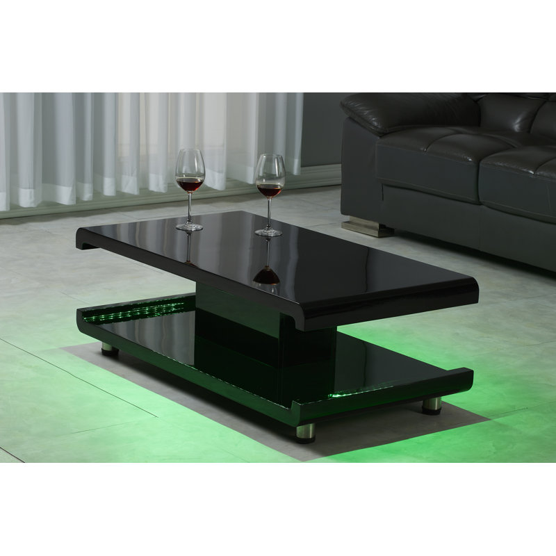 Table basse à 4 pieds avec rangement
