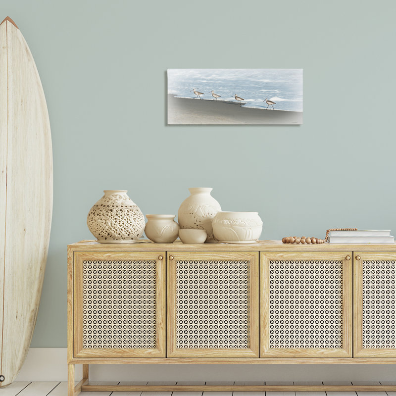 «Four Sandpipers on Beach», art mural sur toile par Rhonda Addison, H 13 po x l 30 po