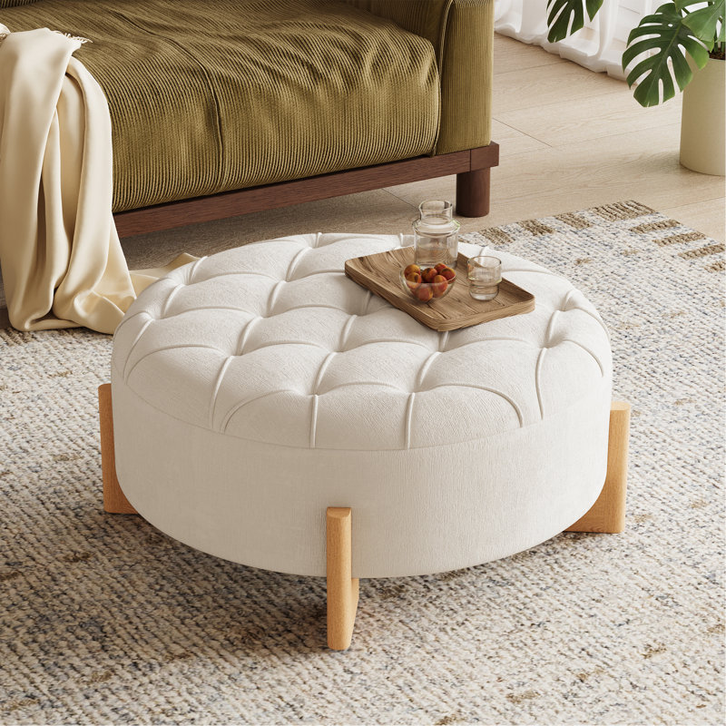 Repose-pieds rond capitonné 32 po avec pieds en bois massif, table basse moderne avec boutons capitonnés, lignes passepoilées, repose-pieds en chenille pour le salon
