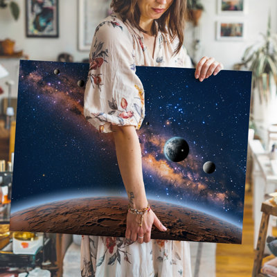 Toile, une cascade verticale captivante de planètes contre un art noir encre noir mettant en vedette un tableau de tailles et de couleurs
