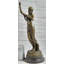 Figurine Walhill, jeune fille tenant une colombe et une tasse de boisson