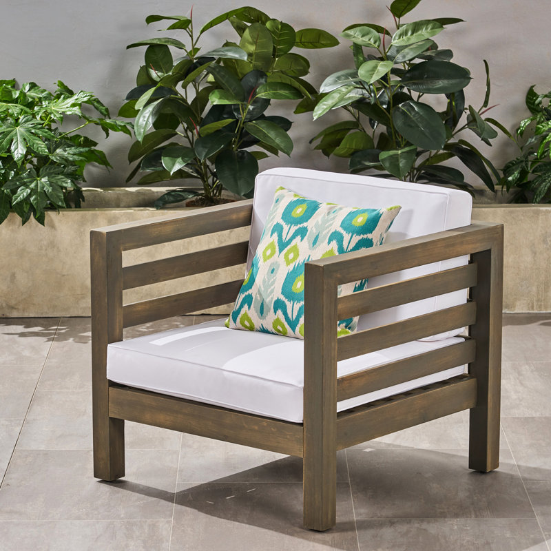 Fauteuil club en bois au design moderne avec rembourrage d'assise résistant à l'usure et coussins durables