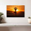 Silhouette de kerrick yoga au coucher du soleil-107867447