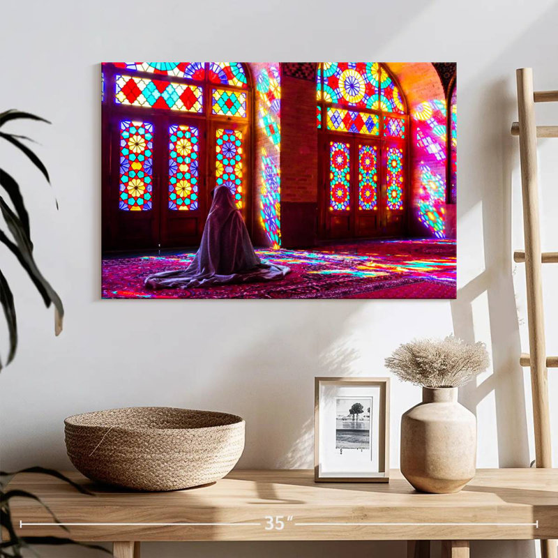 Adella priant dans la mosquée de Shiraz, H 16 po x l 24 po