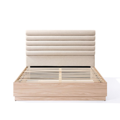 Structure de grand lit de style contemporain décontracté, structure en bois naturel, tête de lit en bois Boucle, revêtement