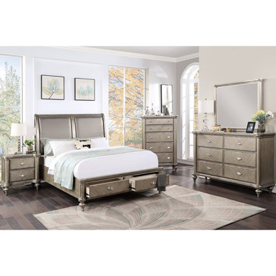 Très grand lit avec tête de lit tapissier à deux panneaux, tiroirs et finition argent antique, un choix de mobilier de chambre à coucher de luxe moderne en pin