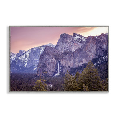 Giclée majestueuse en cascade au coucher du soleil, conception de Shelley Carlisle