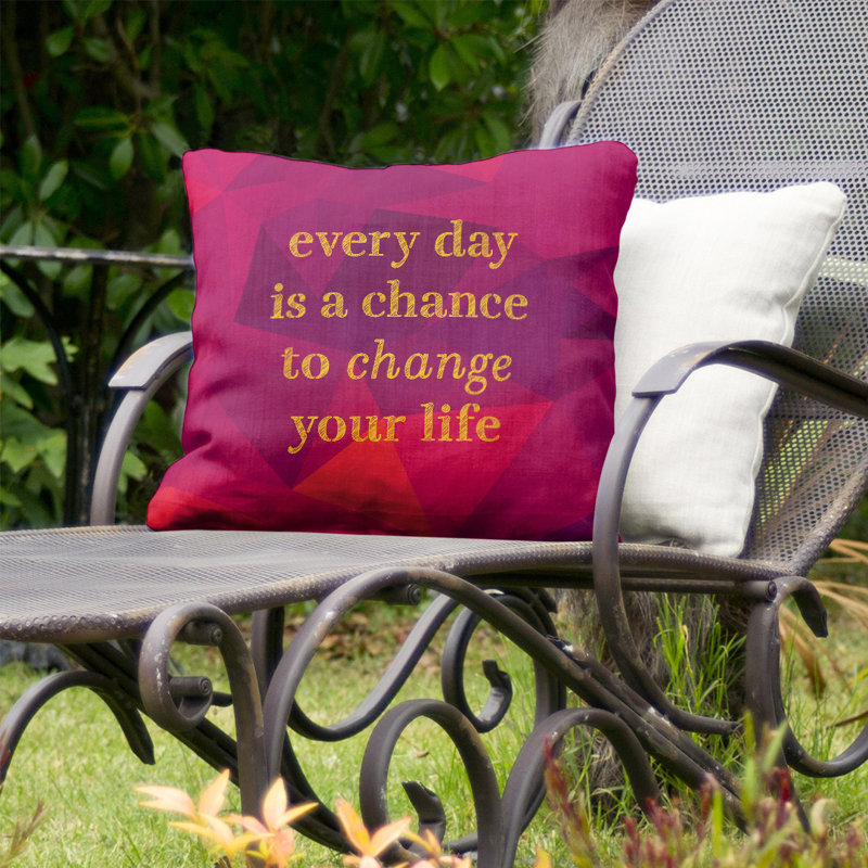 Coussin décoratif intérieur/extérieur change your life, 16 po x 16 po, Rubellite / or