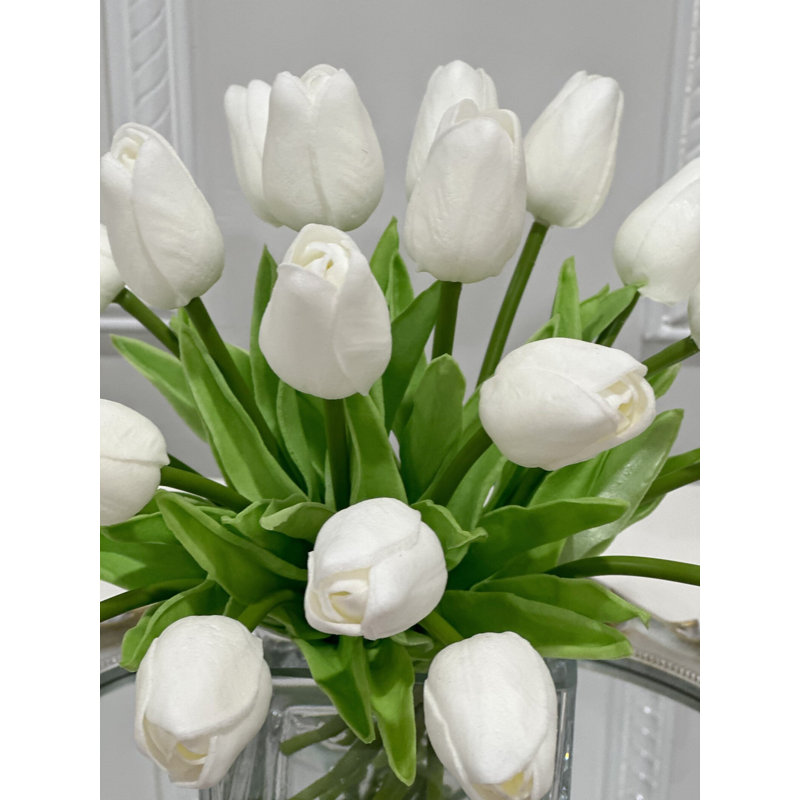 Arrangement floral tulipes dans un vase