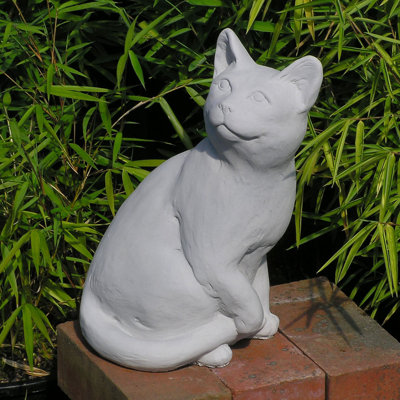 Statue de chat posant