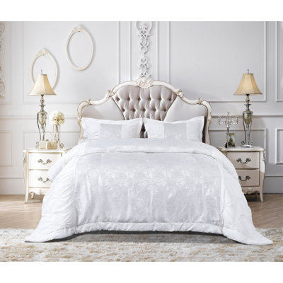 Choy Bedspread with Pillowcases