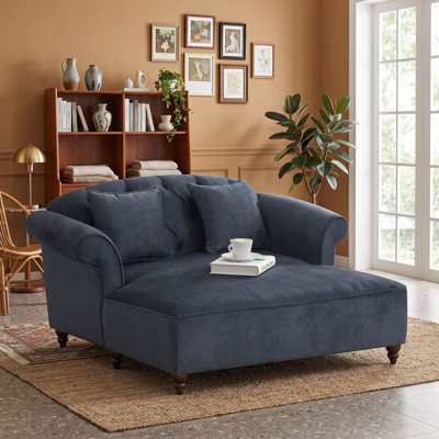 Chaise longue avec coussins décoratifs