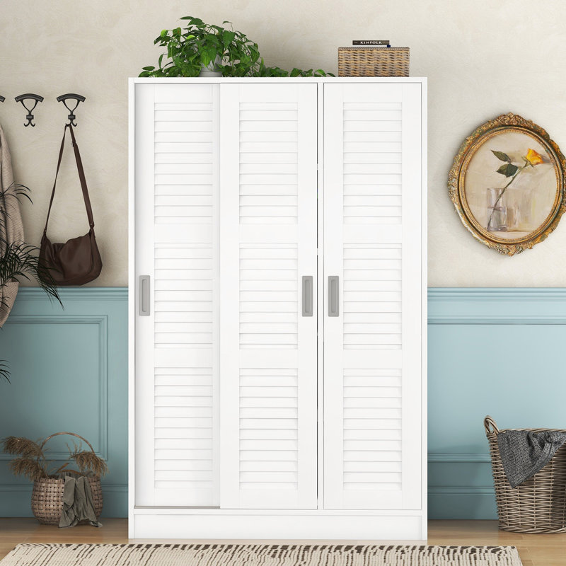 Garde-robe blanche à 3 portes - Créez une chambre fonctionnelle avec des tablettes optimisant l'espace