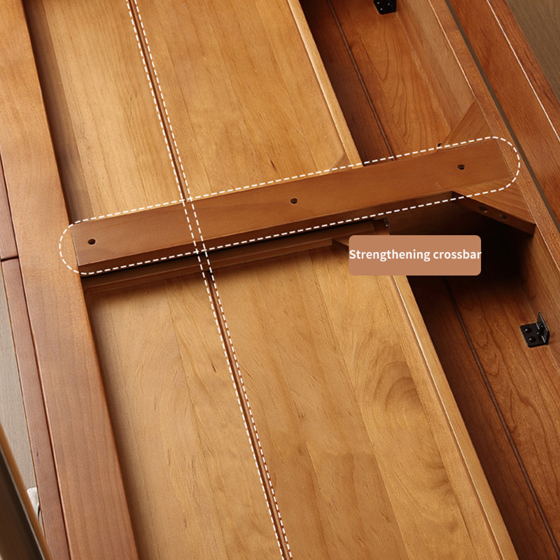 Petit bureau robuste de style français